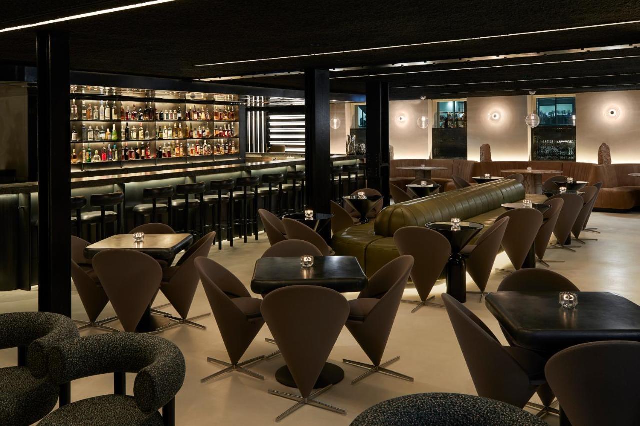 Pan Pacific London Hotel Exterior foto The bar at the London Edition